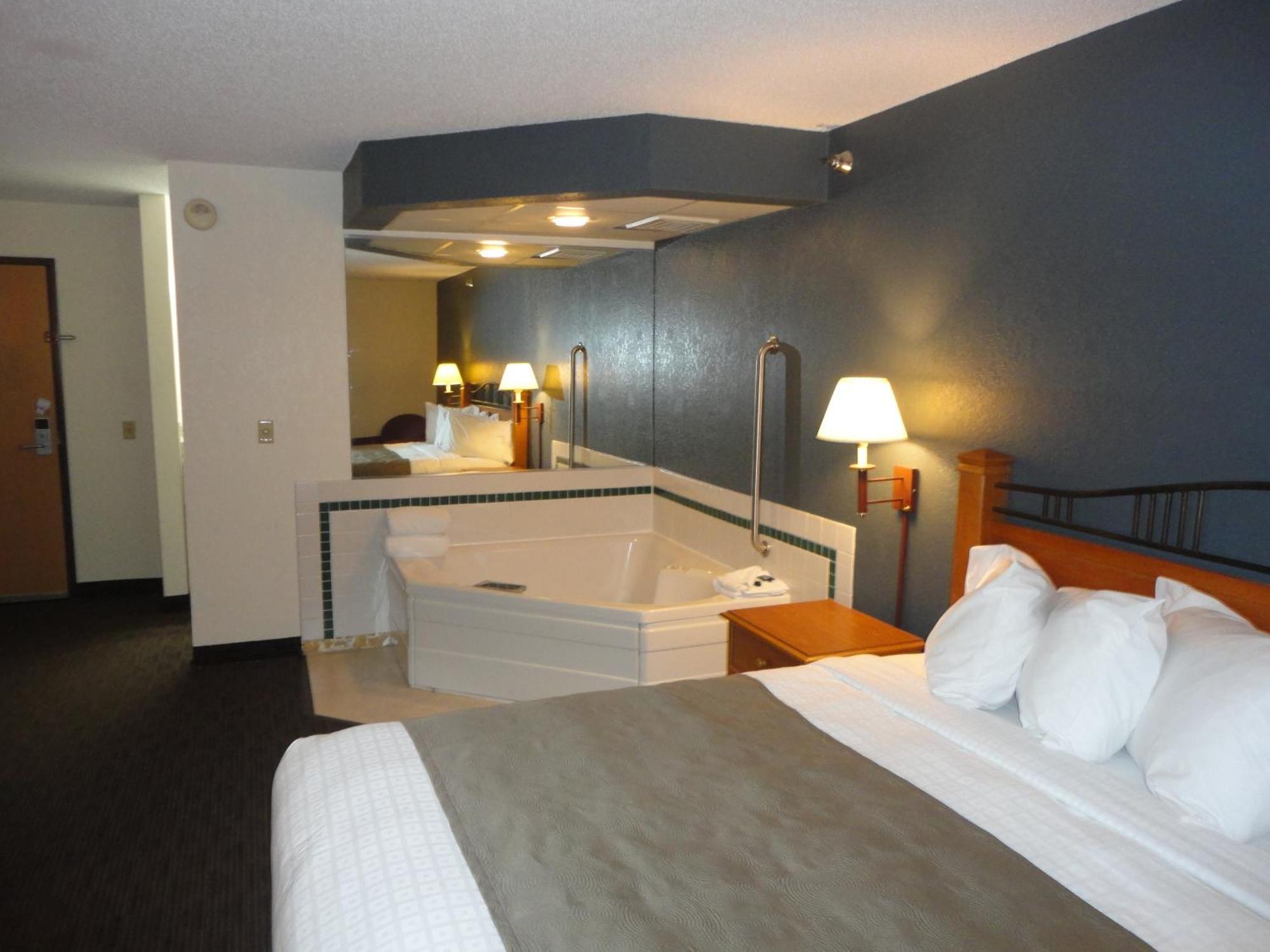 Hotel Baymont By Wyndham Owatonna Esterno foto